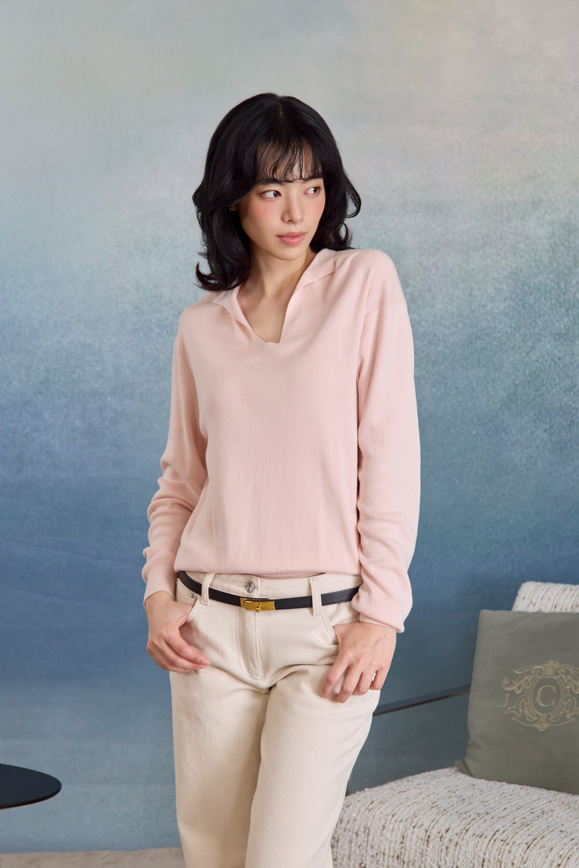 “日常偏愛 An Everyday Favourite • 柔粉 Soft Pink” 真絲 Cashmere 小翻領 V 領針織上衣