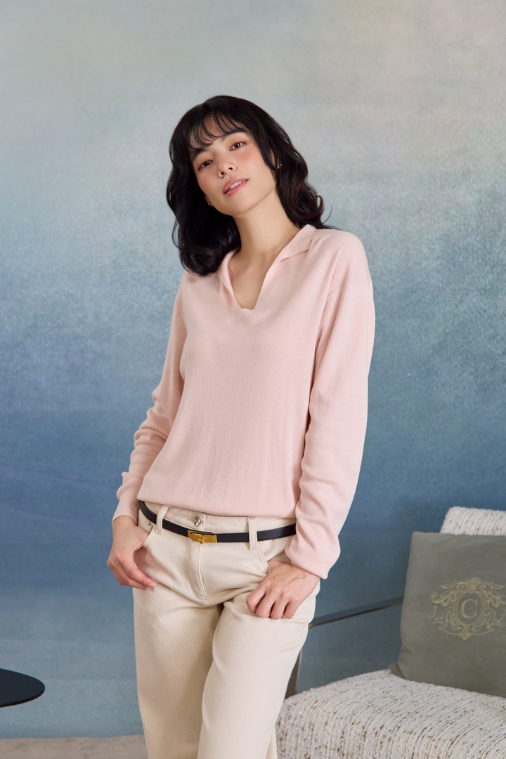 “日常偏愛 An Everyday Favourite • 柔粉 Soft Pink” 真絲 Cashmere 小翻領 V 領針織上衣