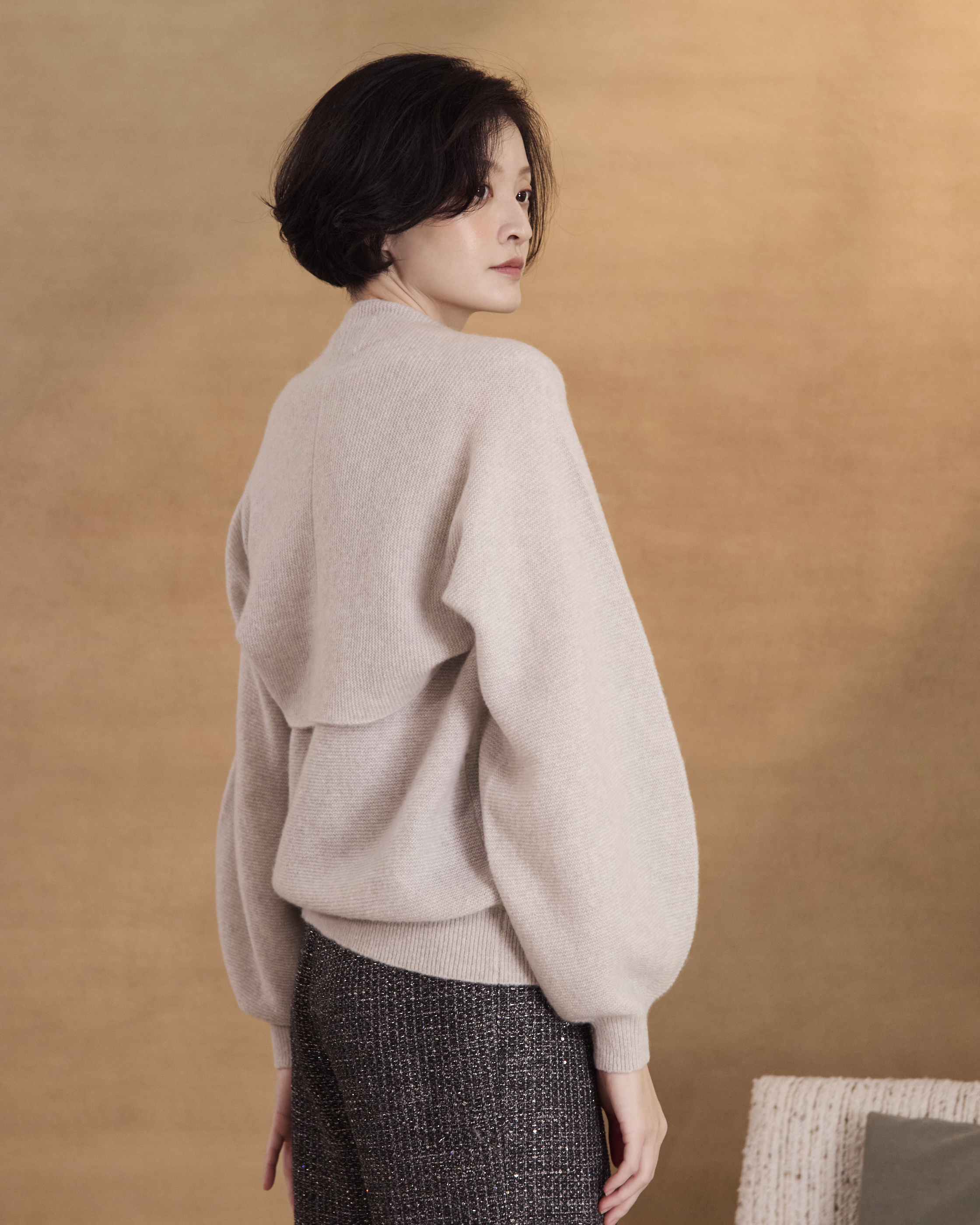 “自在相依 Together at Ease • 霧灰 Mist Grey” 真絲 Cashmere 短版針織小外套
