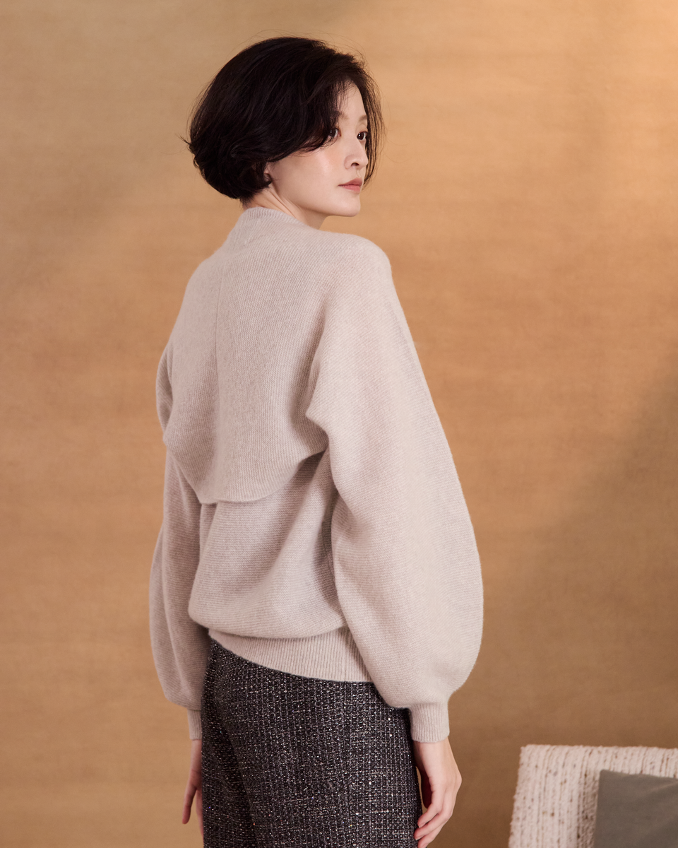 “自在相依 Together at Ease • 霧灰 Mist Grey” 真絲 Cashmere 短版針織小外套