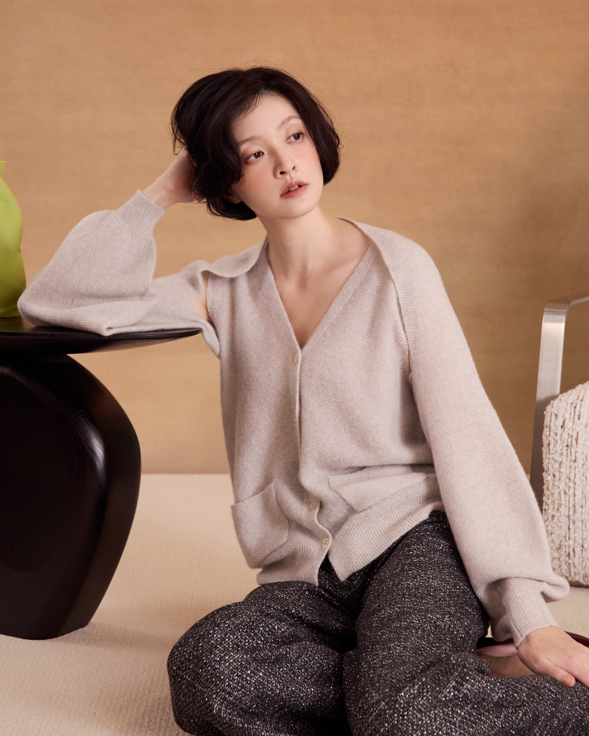 “自在相依 Together at Ease • 霧灰 Mist Grey” 真絲 Cashmere 短版針織小外套