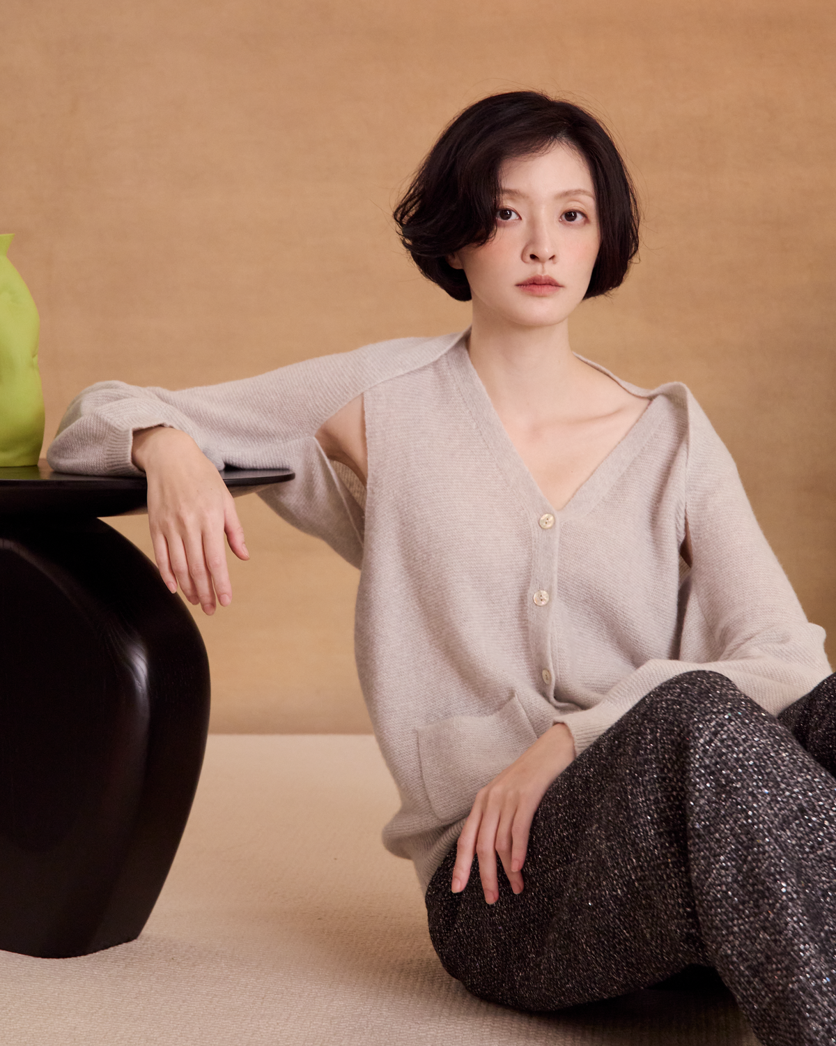 “自在相依 Together at Ease • 霧灰 Mist Grey” 真絲 Cashmere 短版針織小外套