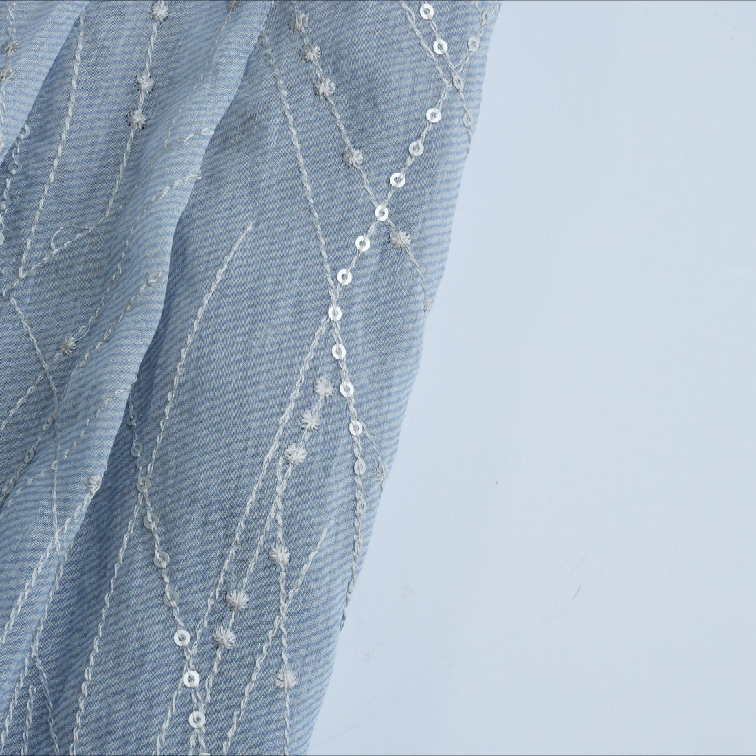 “Chelsea Citywalk”義大利漸層線繡工藝立體剪裁寬褲—Denim Haze 丹寧晨霧