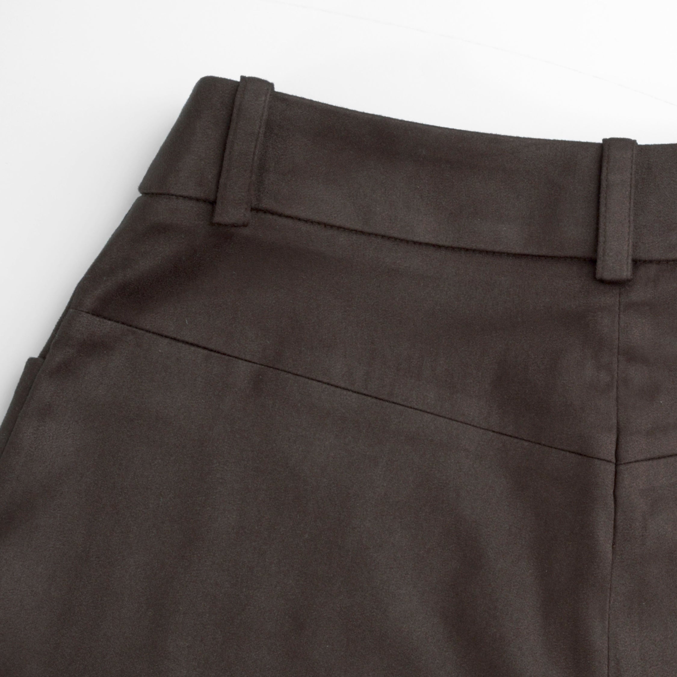 “Chelsea Citywalk”日本環保科技麂皮九分褲——Chestnut Glow 胡桃暖光