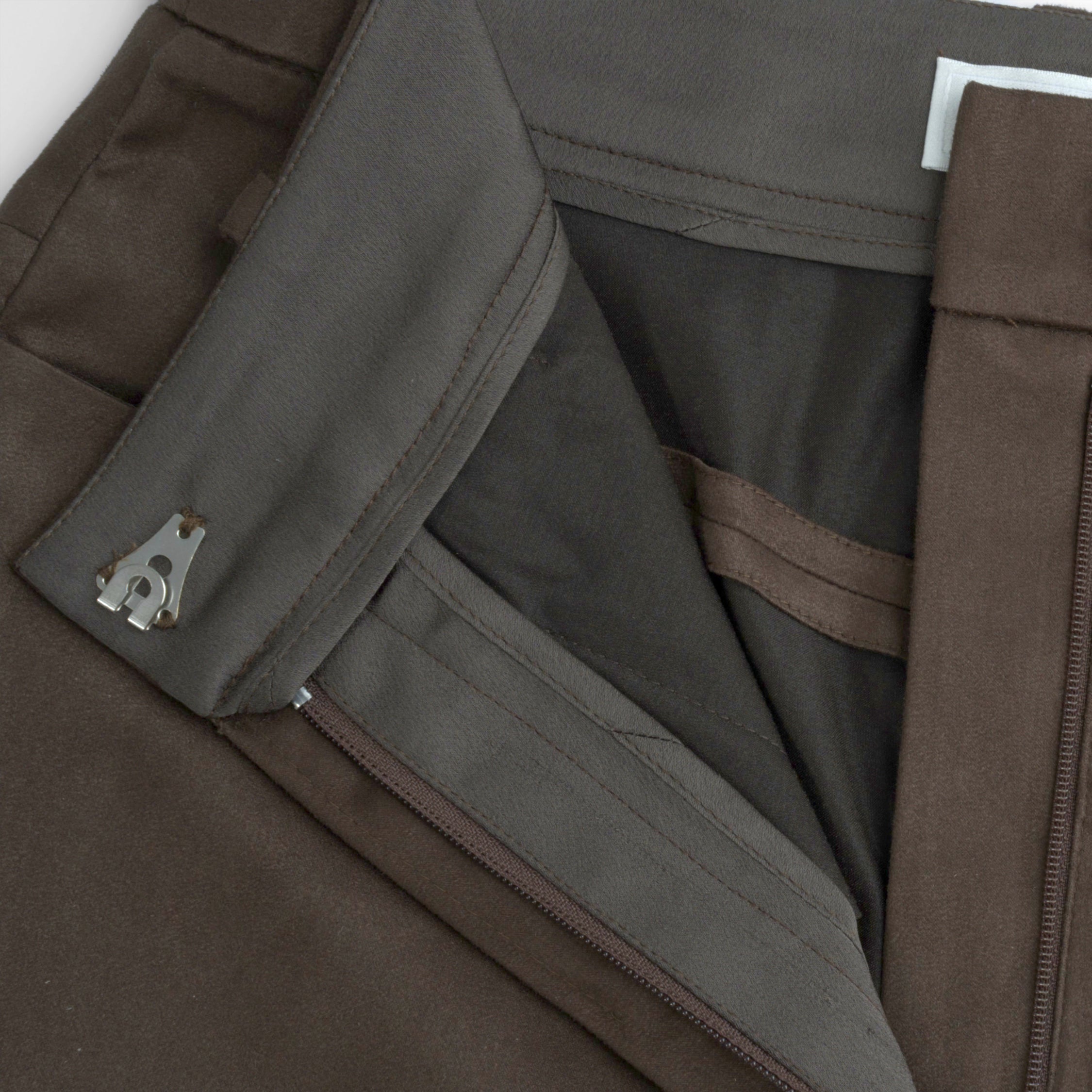 “Chelsea Citywalk”日本環保科技麂皮九分褲——Chestnut Glow 胡桃暖光