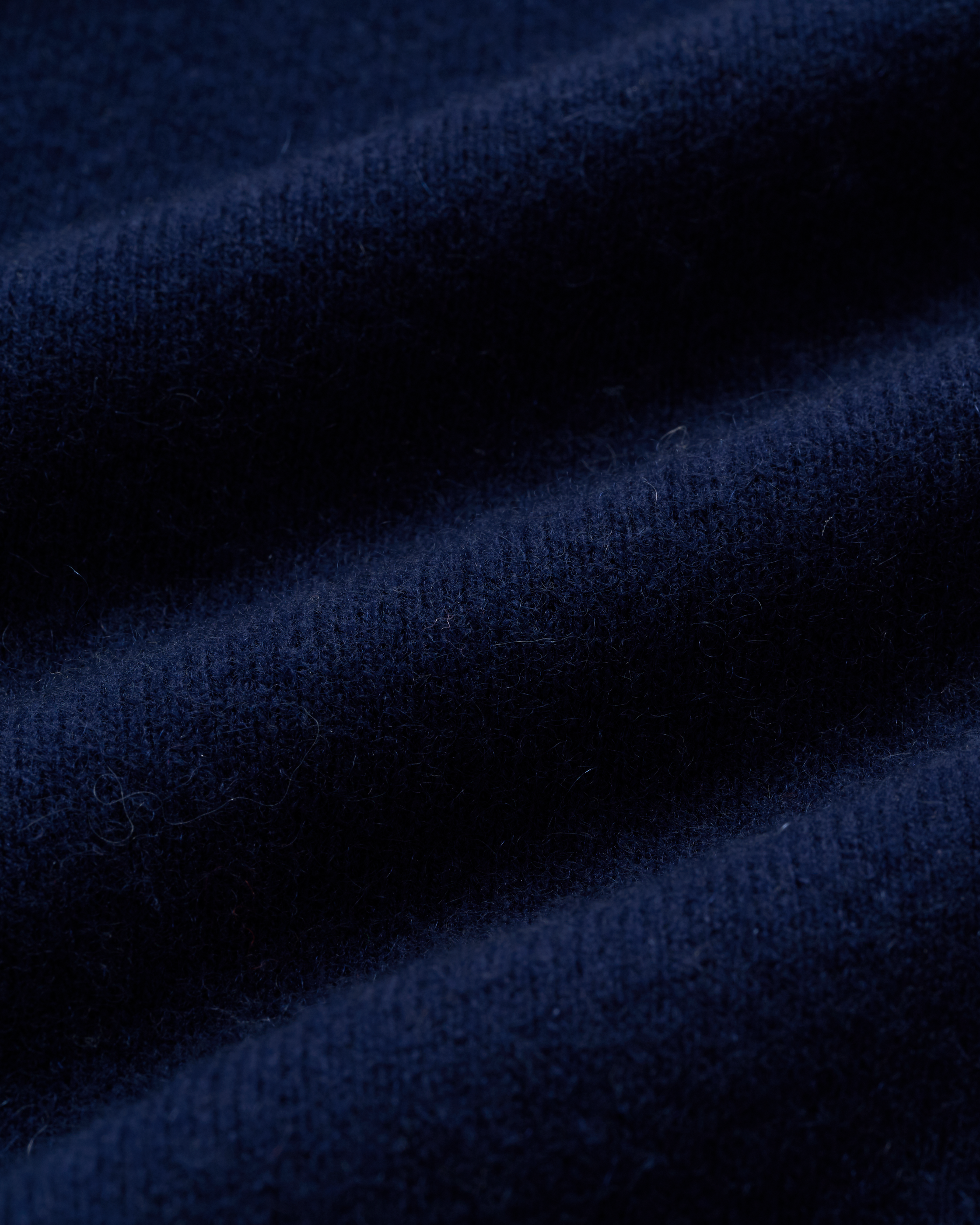 “盛裝慢行 Elegance Unhurried • 午夜藍 Midnight Blue” 100% Cashmere 手工珠繡連帽針織外套 4