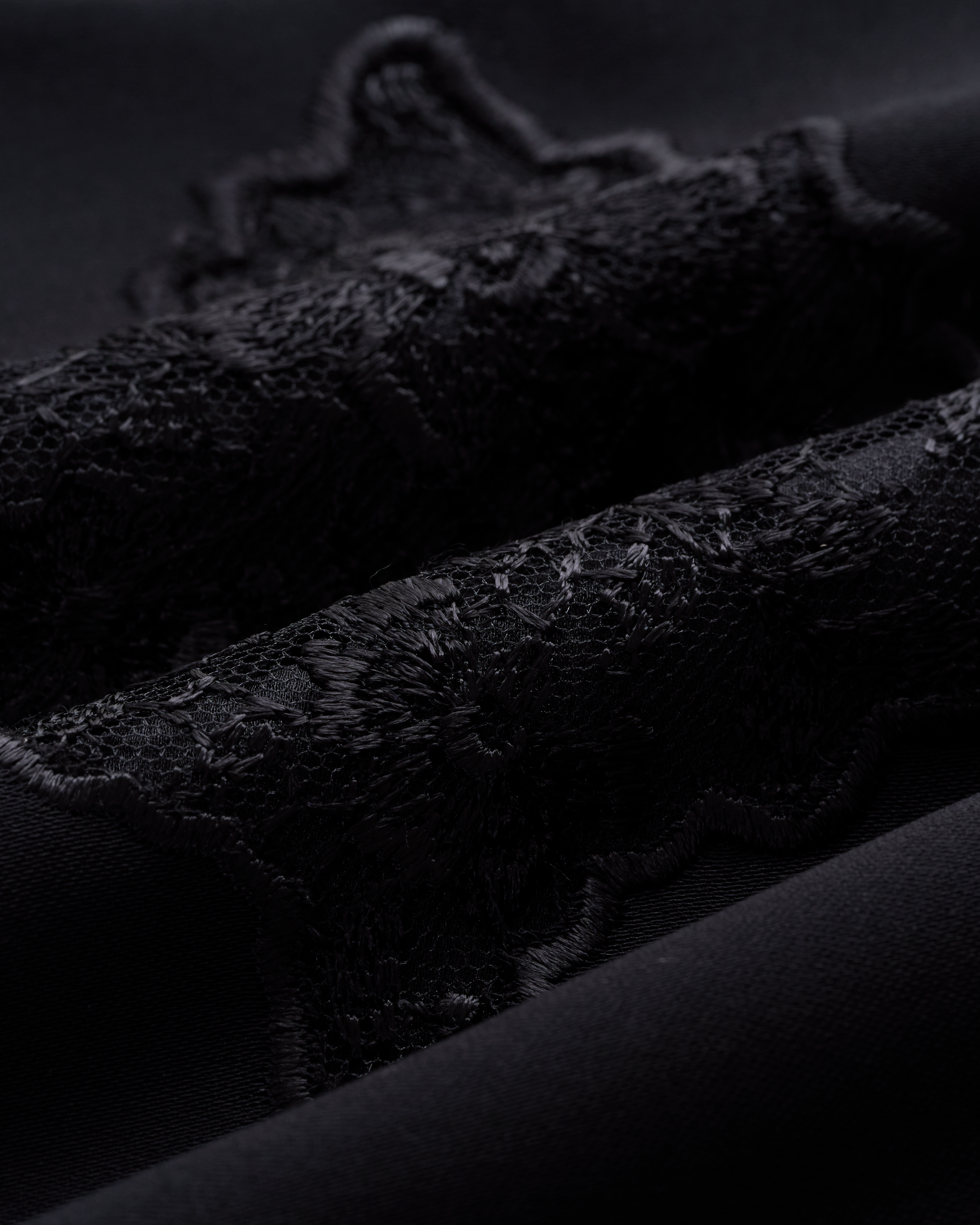 “法國織花工藝 • Soft Noir 絲絨墨黑”蕾絲背心 3