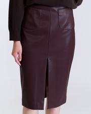 “摩登本色 Modern Instinct • 酒棕 Burgundy Brown” 純素皮精裁切皮工藝鉛筆裙