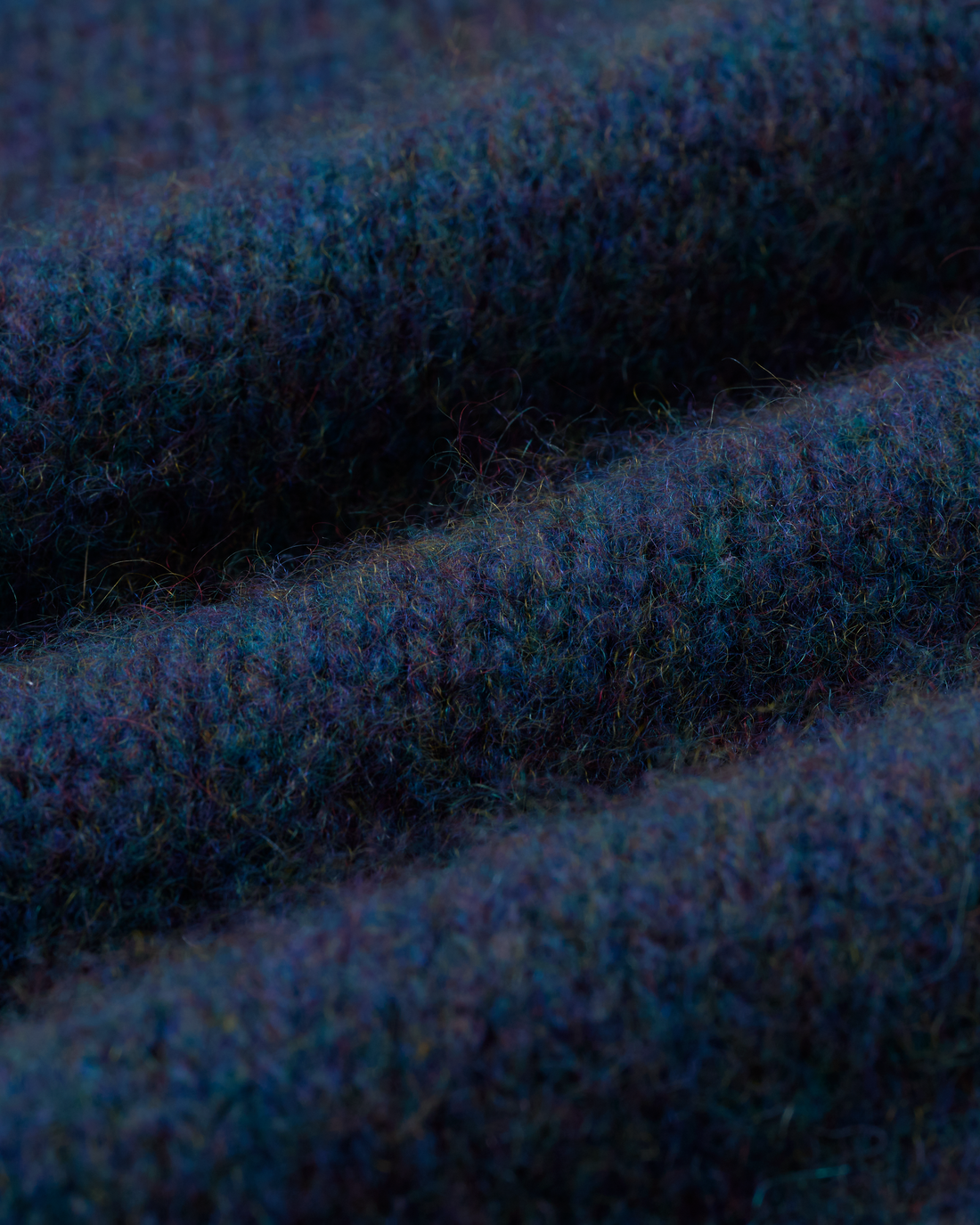“柔軟偏愛 A Soft Spot • 暖丹寧 Warm Denim” 義大利頂級紗線 100% Cashmere 絨柔細針針織外套