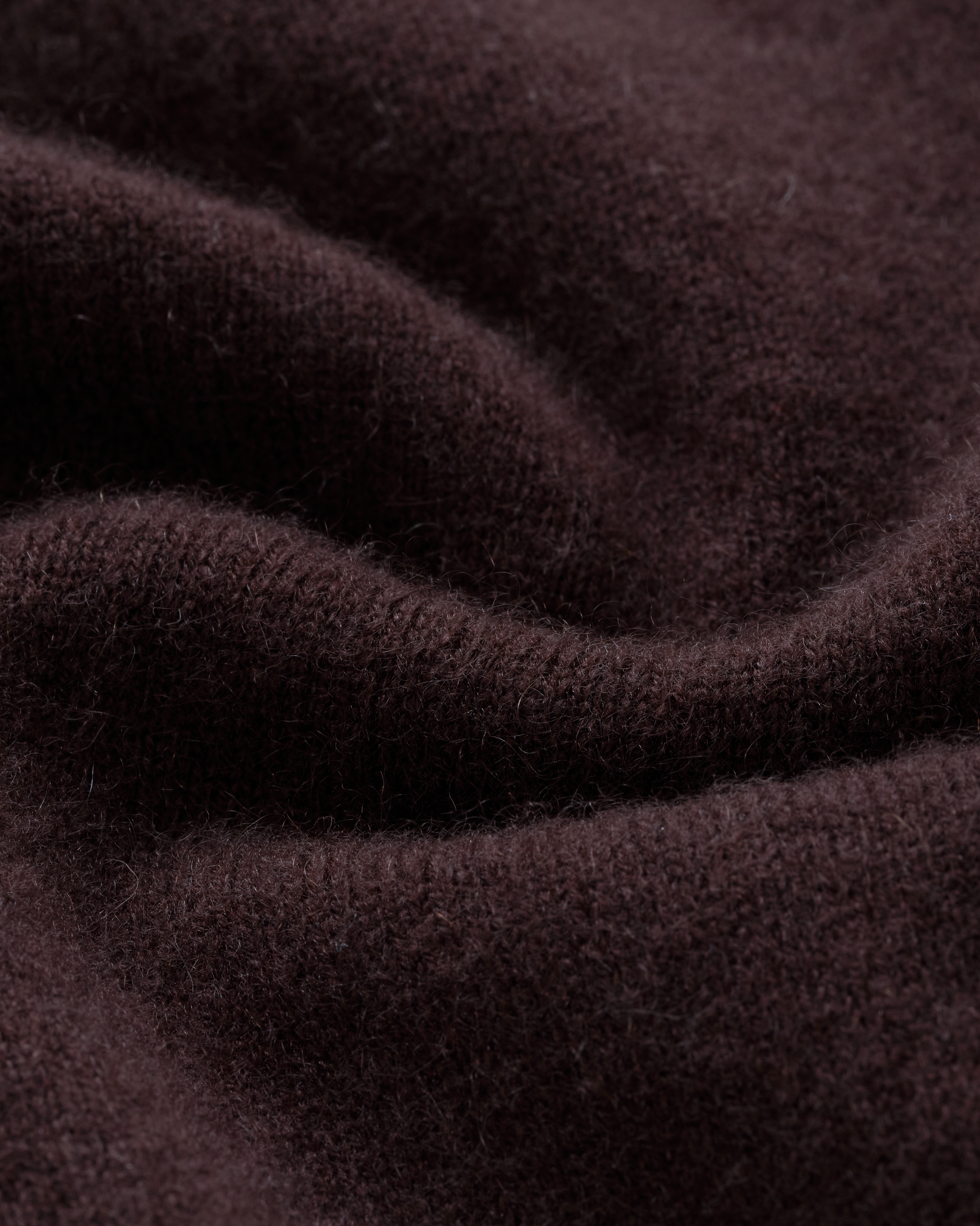 “閒讀時光 A Moment to Read • 深棕 Dark Brown” 100% Cashmere 小翻領層次拼接落肩針織上衣