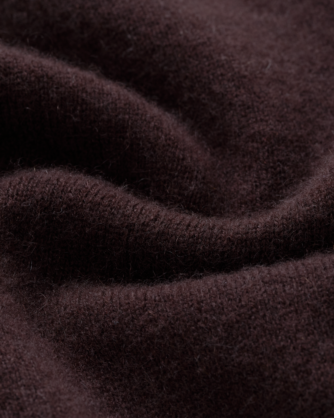“閒讀時光 A Moment to Read • 深棕 Dark Brown” 100% Cashmere 小翻領層次拼接落肩針織上衣