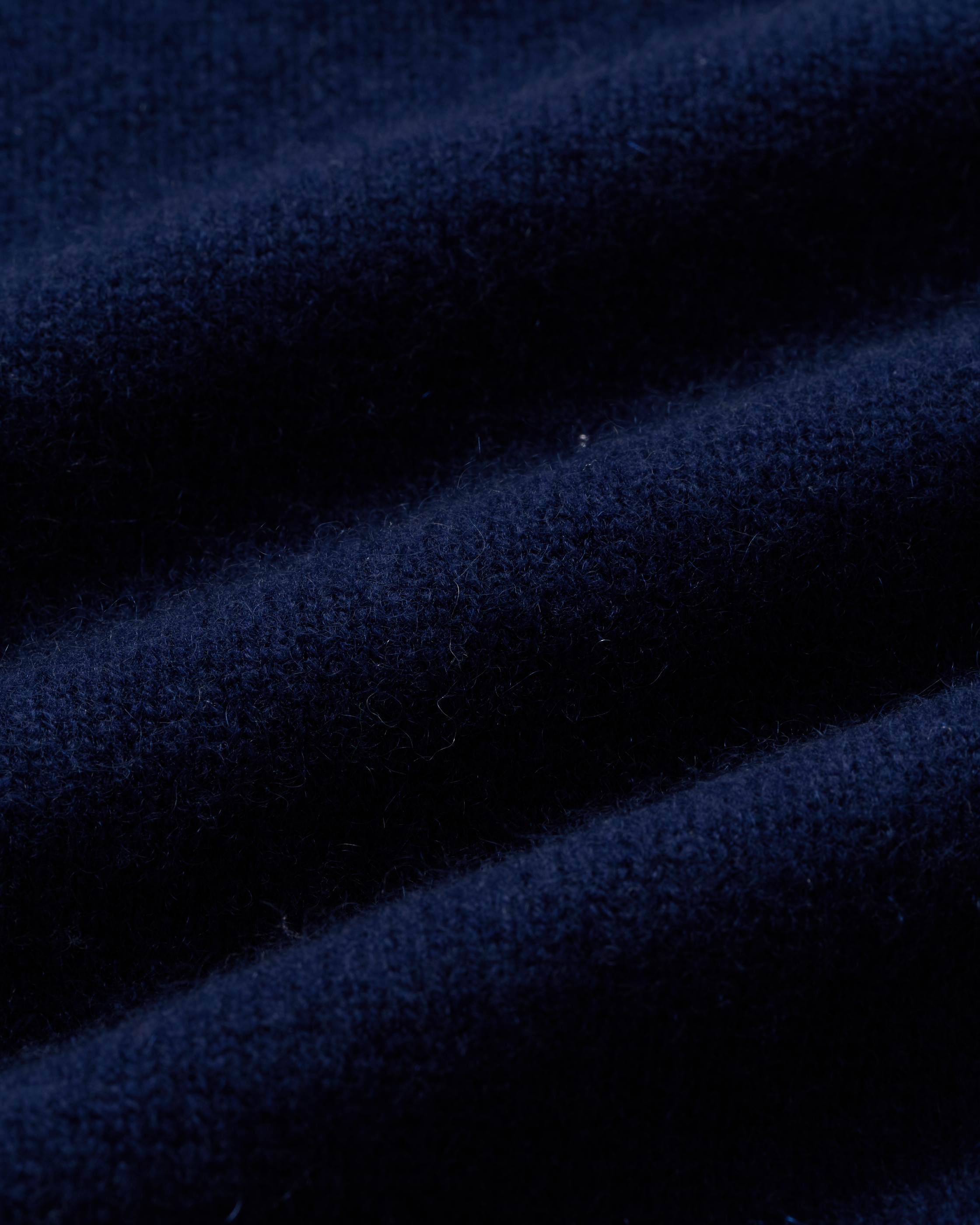 “盛裝慢行 Elegance Unhurried • 午夜藍 Midnight Blue” 100% Cashmere 手工珠繡圓領針織墊肩上衣 1