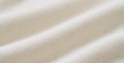 “盛裝慢行 Elegance Unhurried • 象牙白 Ivory” 100% Cashmere 手工珠繡連帽針織外套
