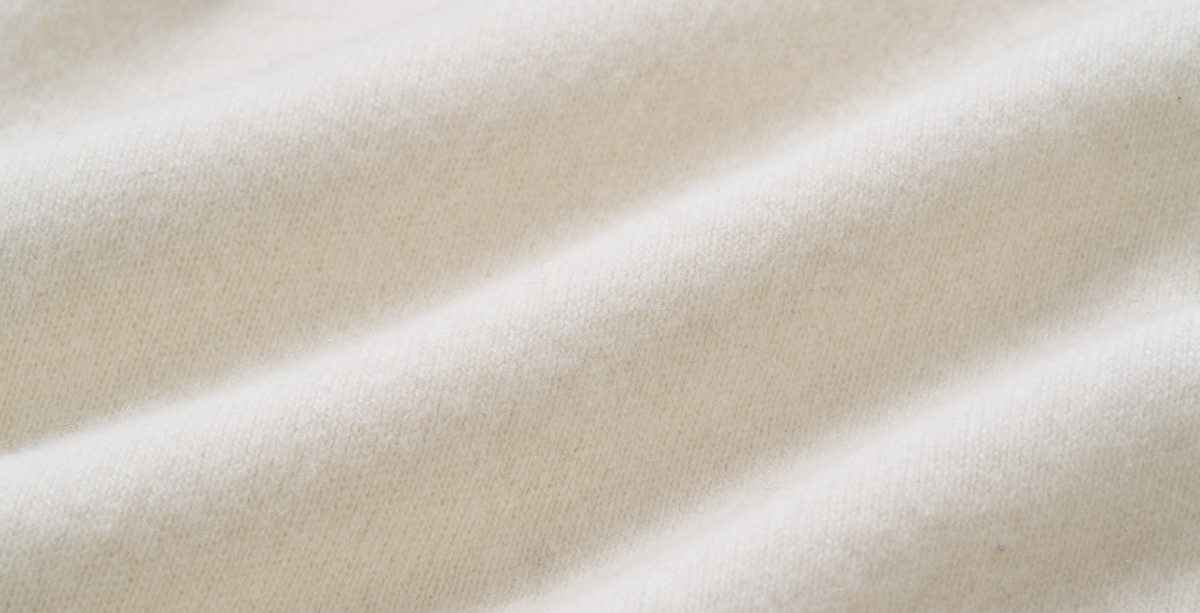 “盛裝慢行 Elegance Unhurried • 象牙白 Ivory” 100% Cashmere 手工珠繡連帽針織外套