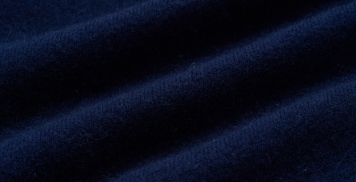 “盛裝慢行 Elegance Unhurried • 午夜藍 Midnight Blue” 100% Cashmere 手工珠繡連帽針織外套