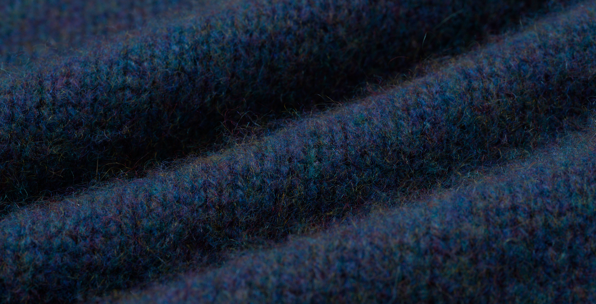 “柔軟偏愛 A Soft Spot • 暖丹寧 Warm Denim” 義大利頂級紗線 100% Cashmere 絨柔細針針織外套