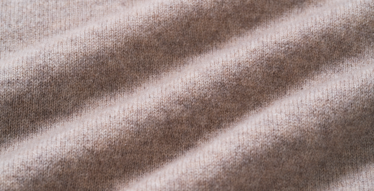 “閒讀時光 A Moment to Read • 燕麥 Oatmeal” 100% Cashmere 小翻領層次拼接落肩針織上衣