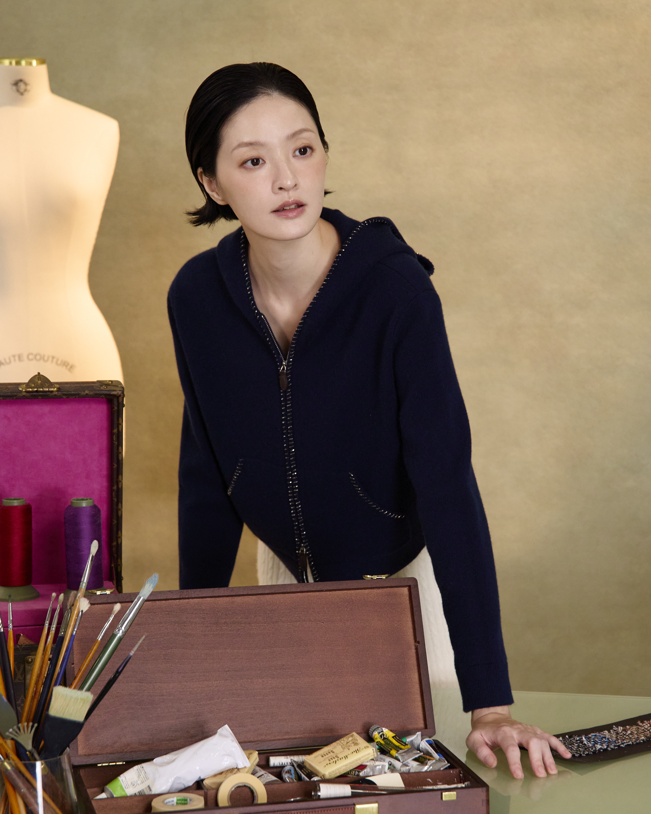 “盛裝慢行 Elegance Unhurried • 午夜藍 Midnight Blue” 100% Cashmere 手工珠繡連帽針織外套 1