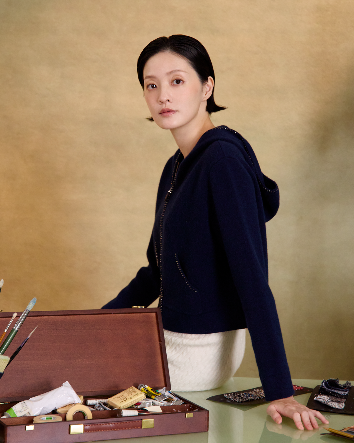“盛裝慢行 Elegance Unhurried • 午夜藍 Midnight Blue” 100% Cashmere 手工珠繡連帽針織外套