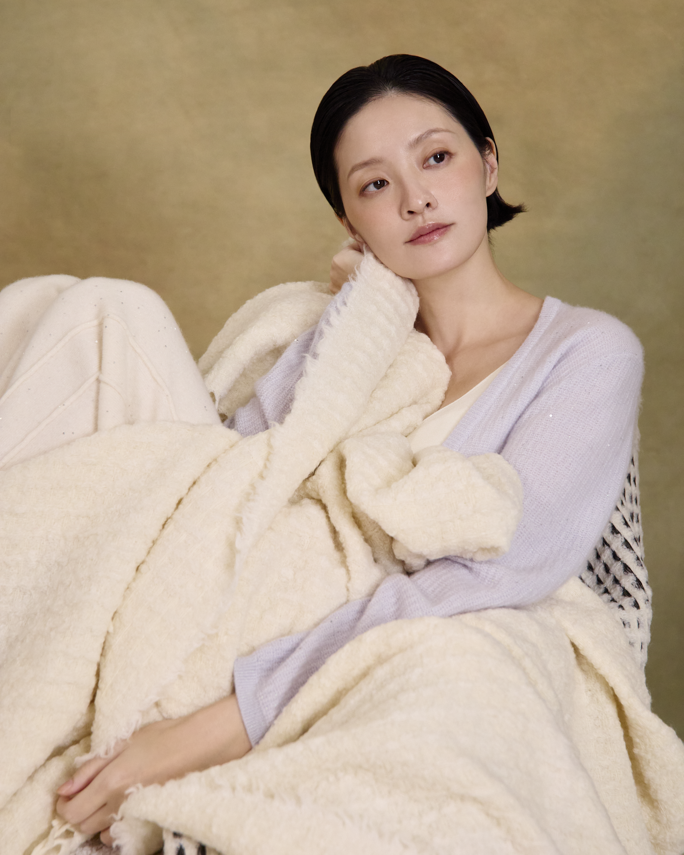 “冬日擁抱 A Winter Embrace • 暖白 Warm White” 法國羊駝毛立體絨圈織紋毛毯 3