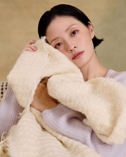 “冬日擁抱 A Winter Embrace • 暖白 Warm White” 法國羊駝毛立體絨圈織紋毛毯 2