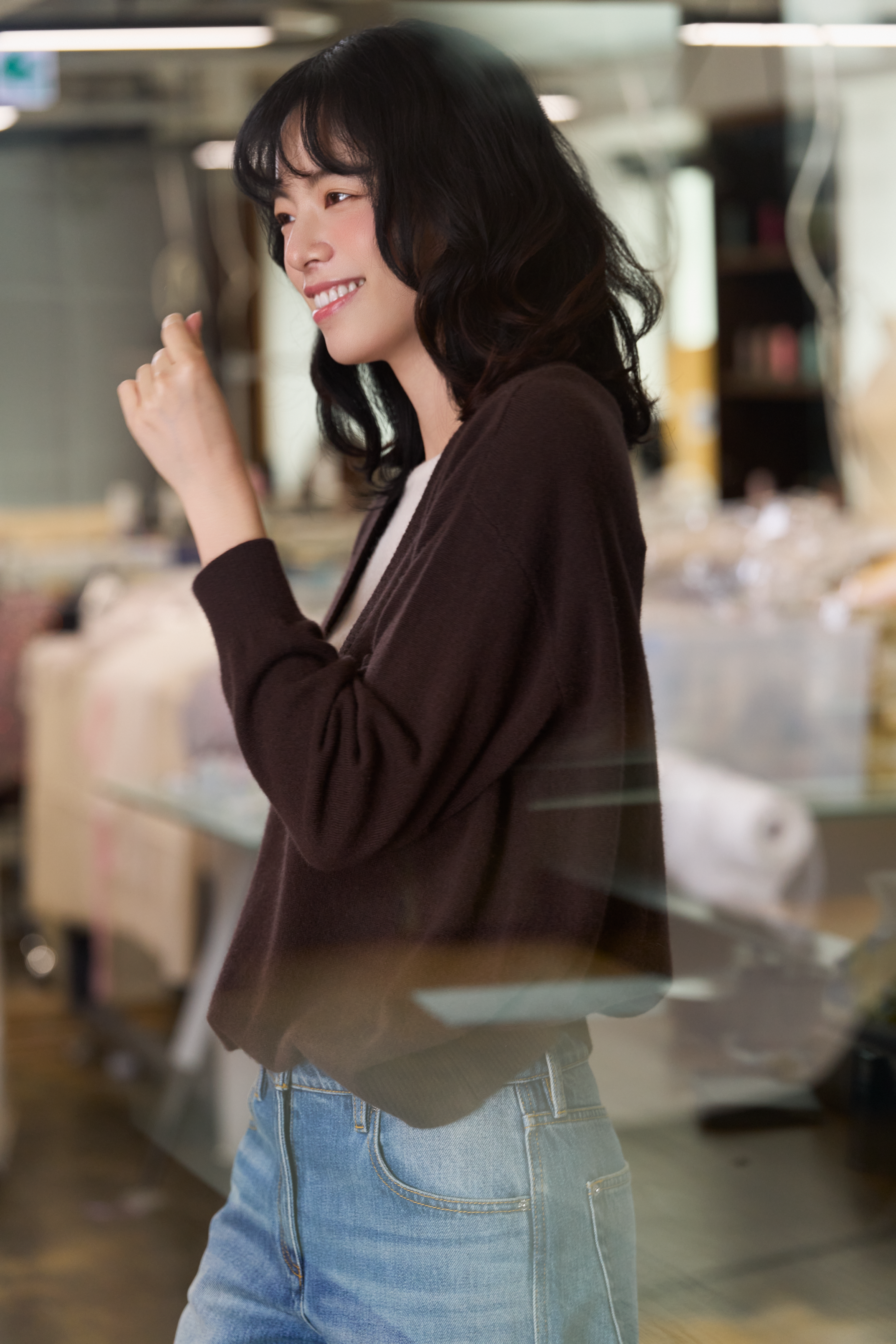 “閒讀時光 A Moment to Read • 深棕 Dark Brown” 100% Cashmere 小翻領層次拼接落肩針織上衣