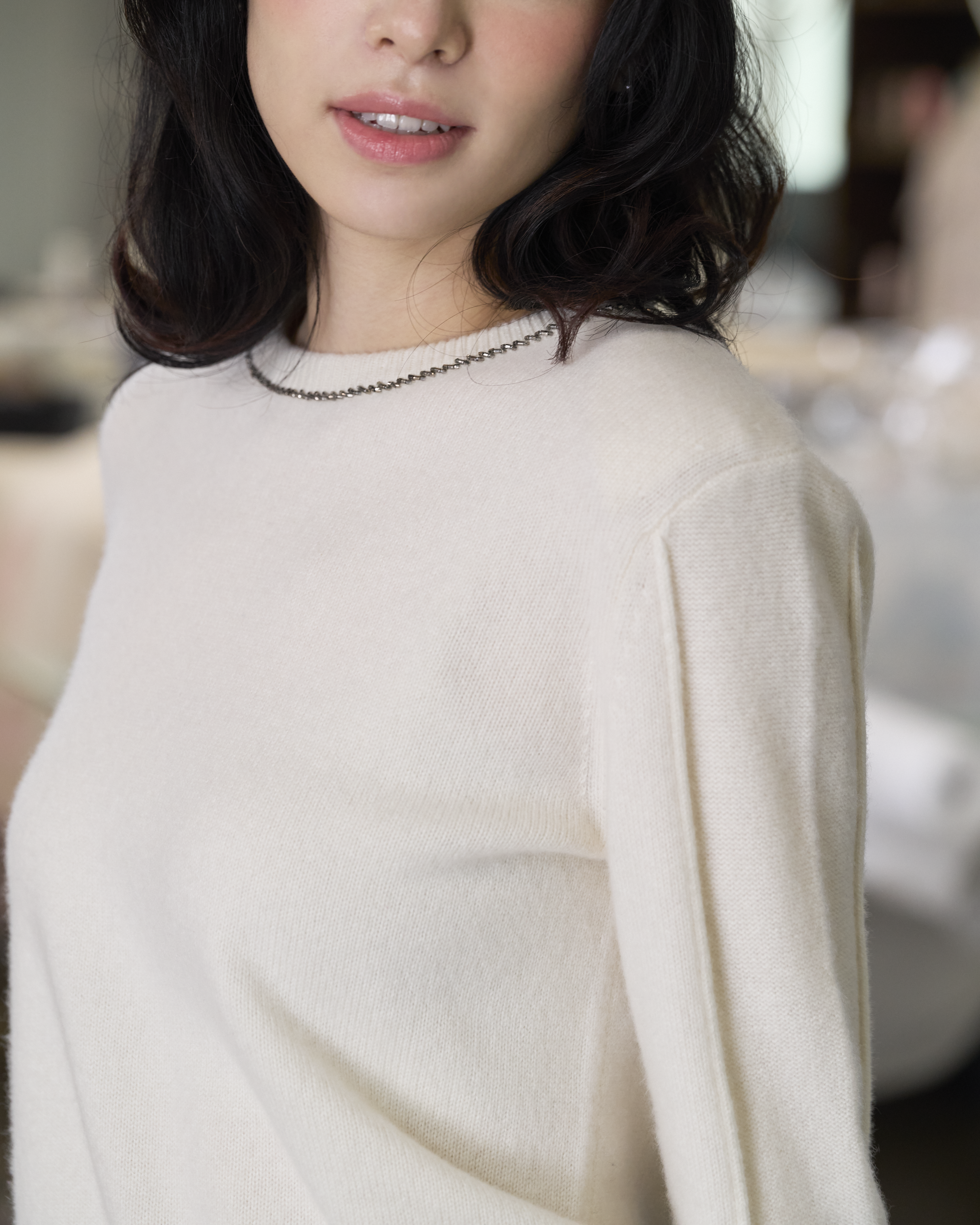 “盛裝慢行 Elegance at Ease • 象牙白 Ivory” 100% Cashmere 手工珠繡圓領針織墊肩上衣