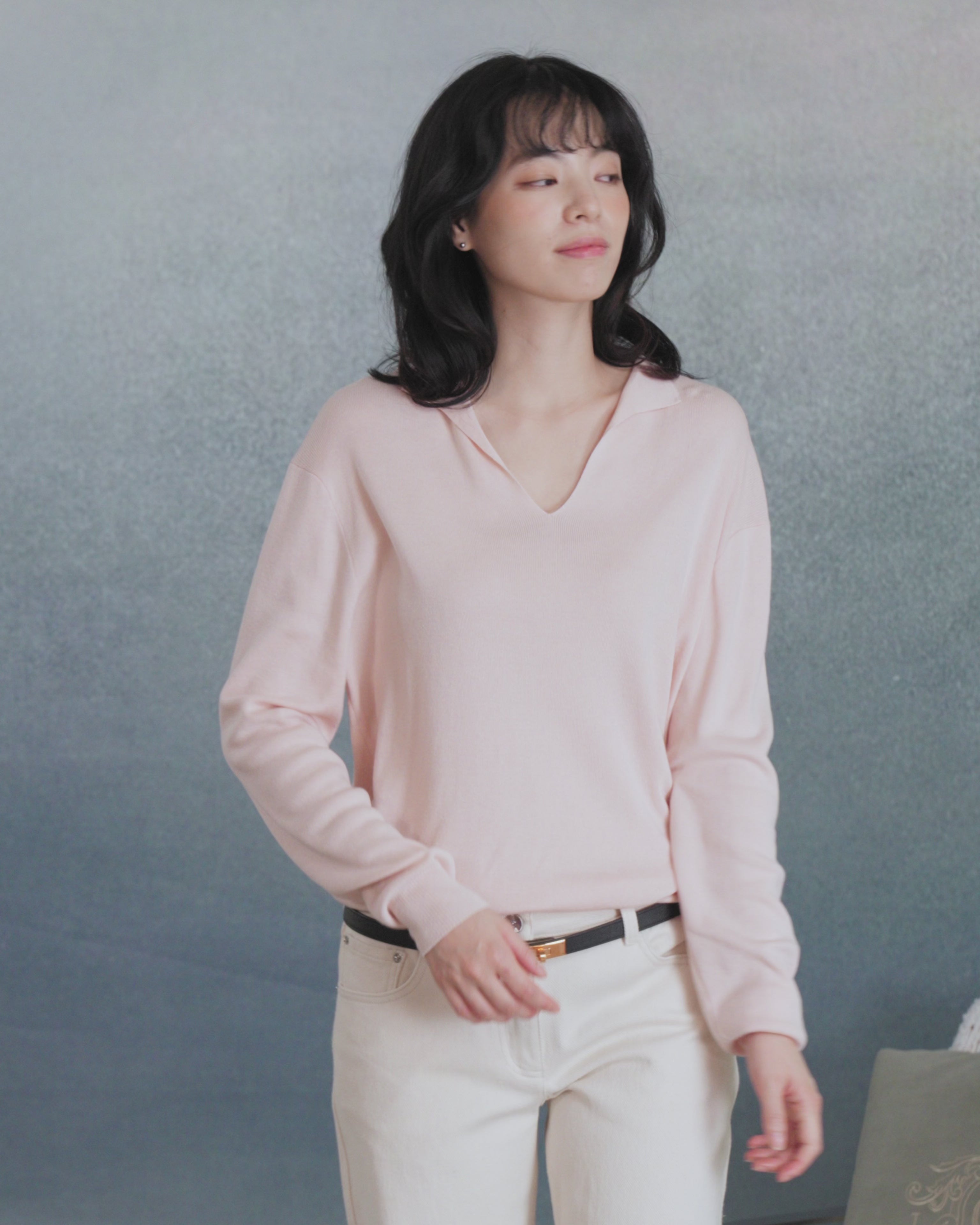 “日常偏愛 An Everyday Favourite • 柔粉 Soft Pink” 真絲 Cashmere 小翻領 V 領針織上衣