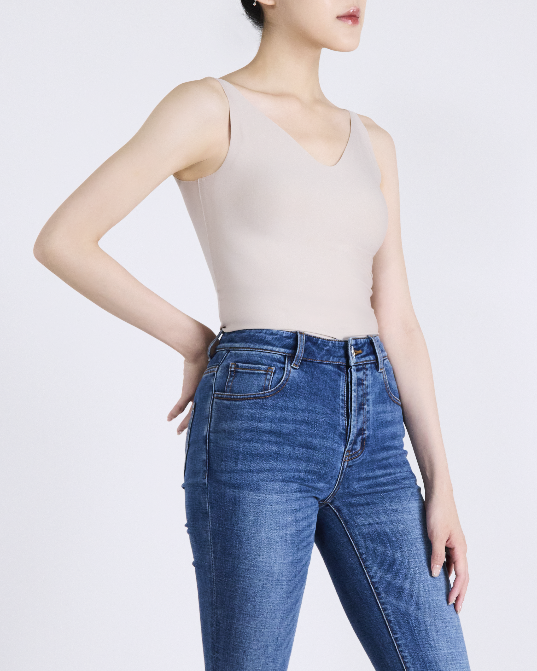 “By Inch.” 日本美肌科技無痕 V 領 Bra Top—裸色