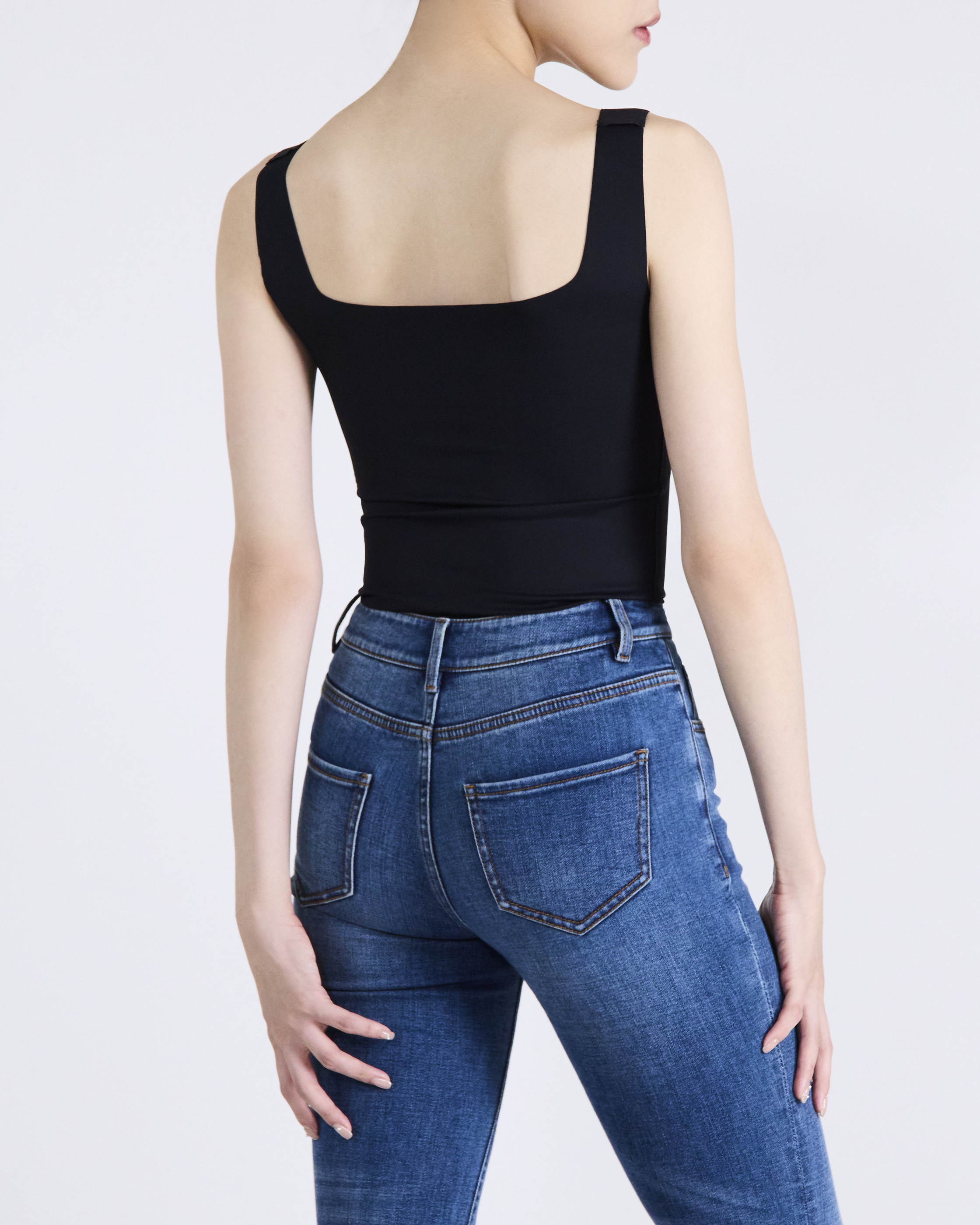 “By Inch.” 日本美肌科技無痕方領 Bra Top—黑色