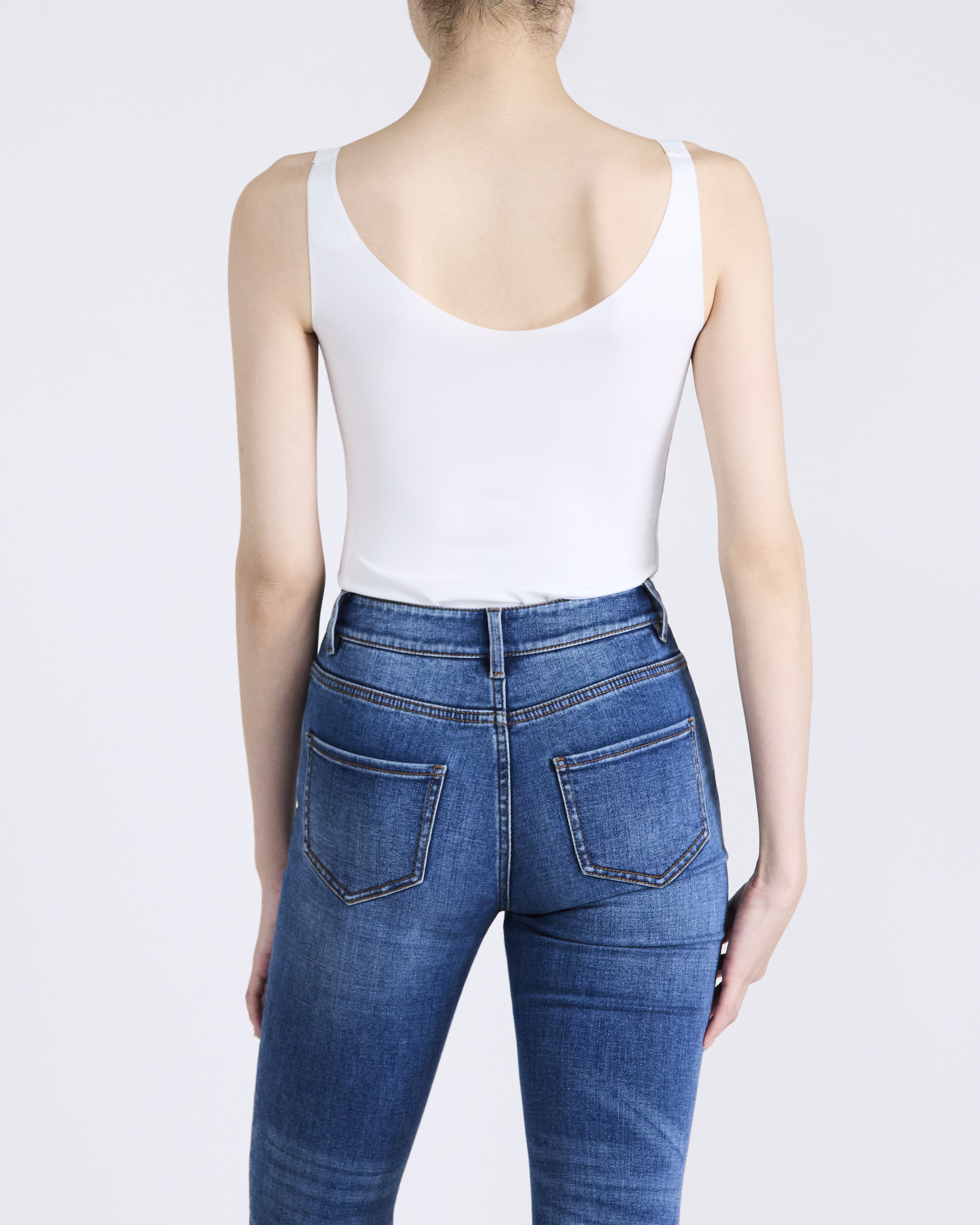 “By Inch.” 日本美肌科技無痕 V 領 Bra Top—白色