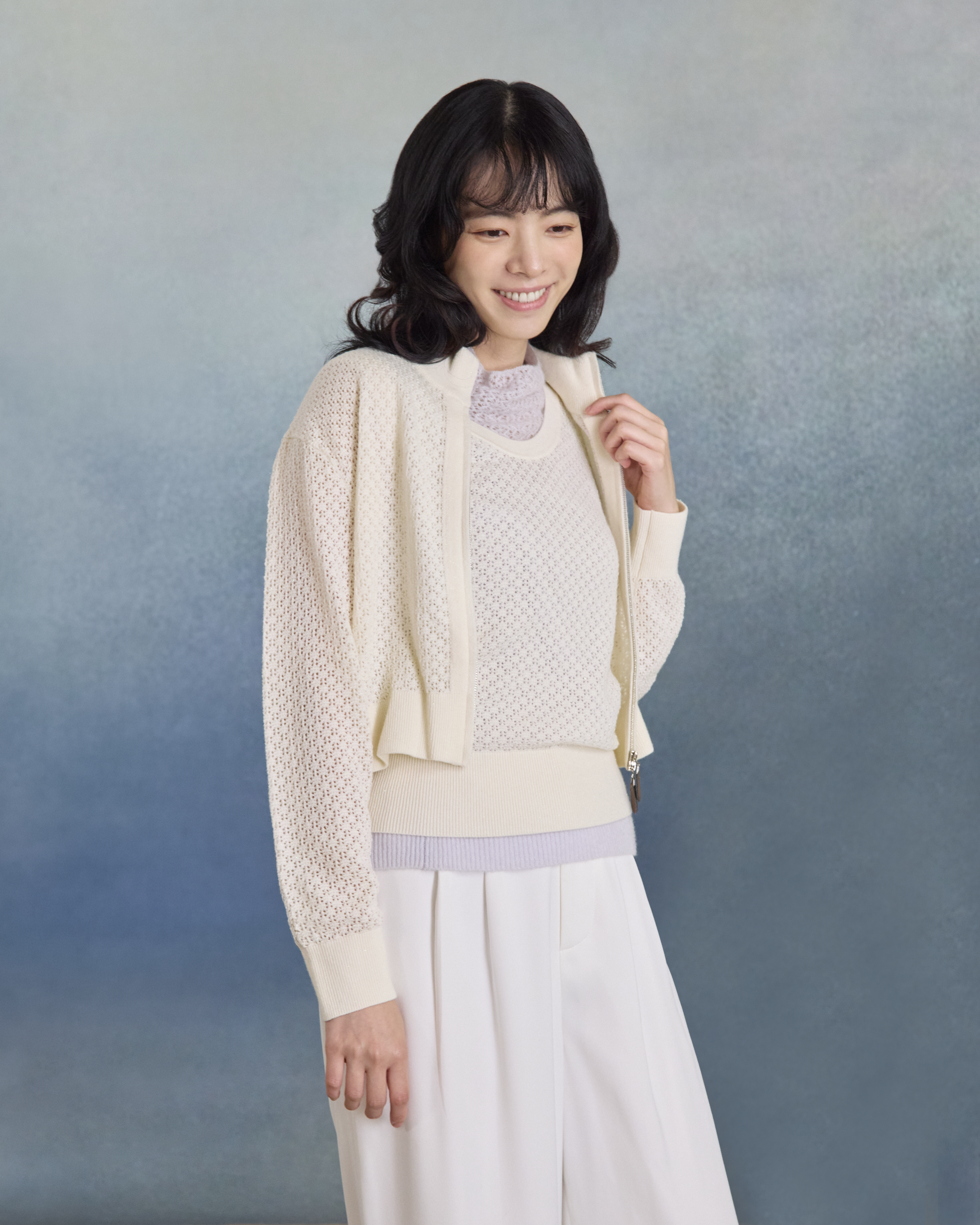 “柔光之間 In a Softer Light • 奶油白 Cream” Cashmere 浮燦點織花眼工藝針織外套