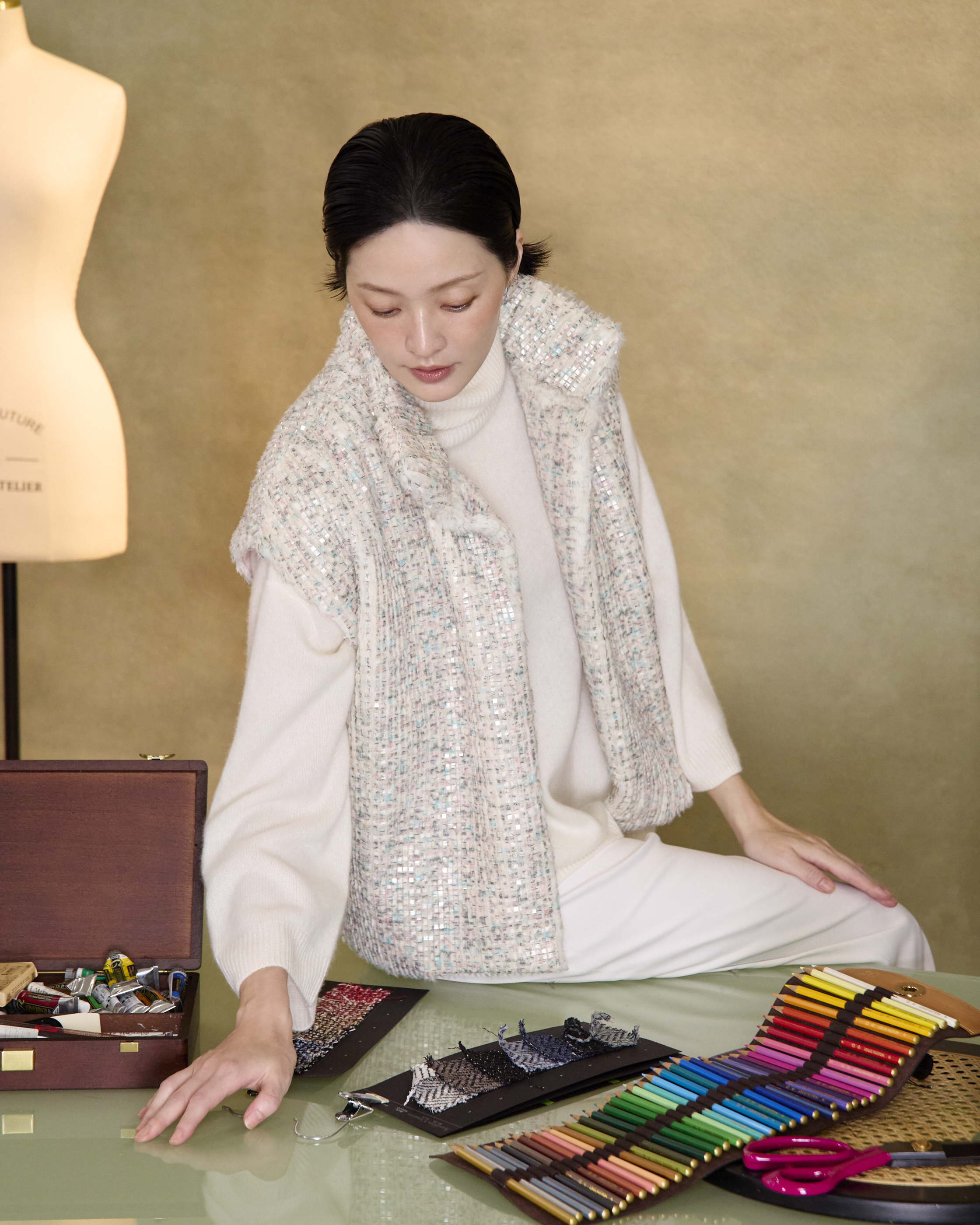 “浮光入畫 Reflections in Paint” 瑞士高級訂製繪藝彩片環保皮草國風馬甲